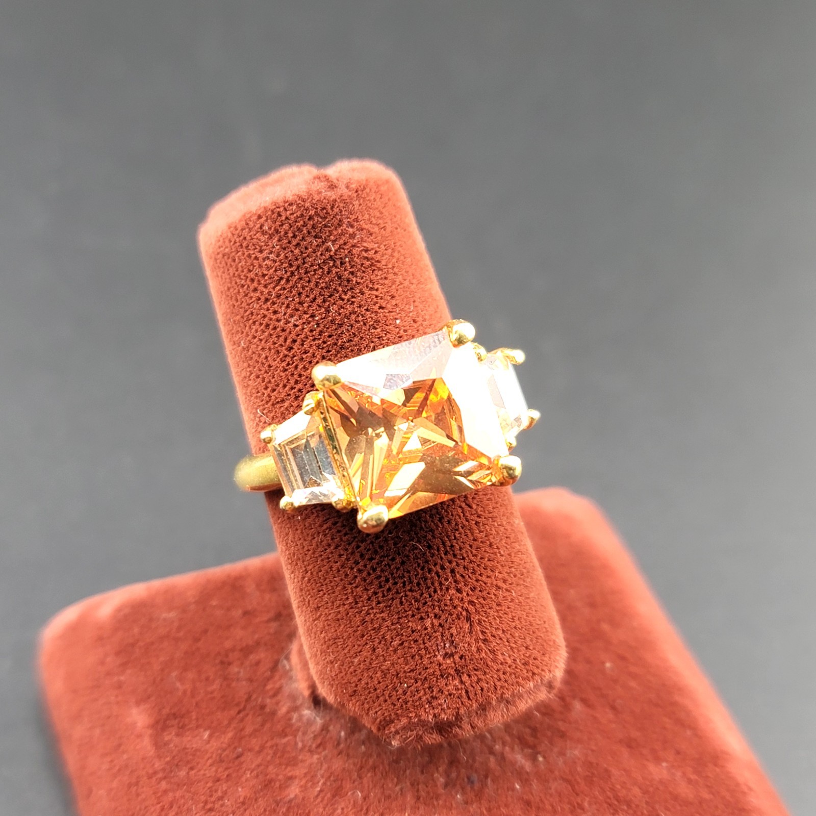 Vtg Sz 7 Ring Lg Citrine Clear Cubic Zirconia 18KGE Fashion Jewelry Glam Sty2S