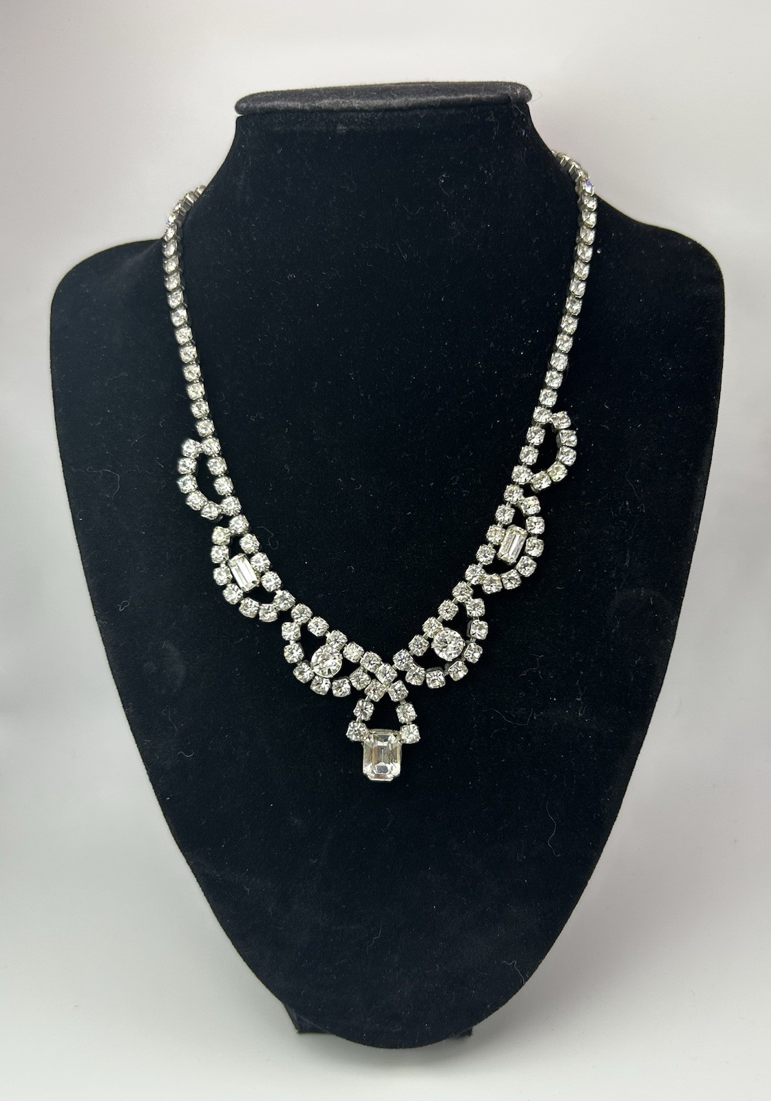 Vintage – Weiss Necklace – Round And Emerald Cut Clear Rhinestones.