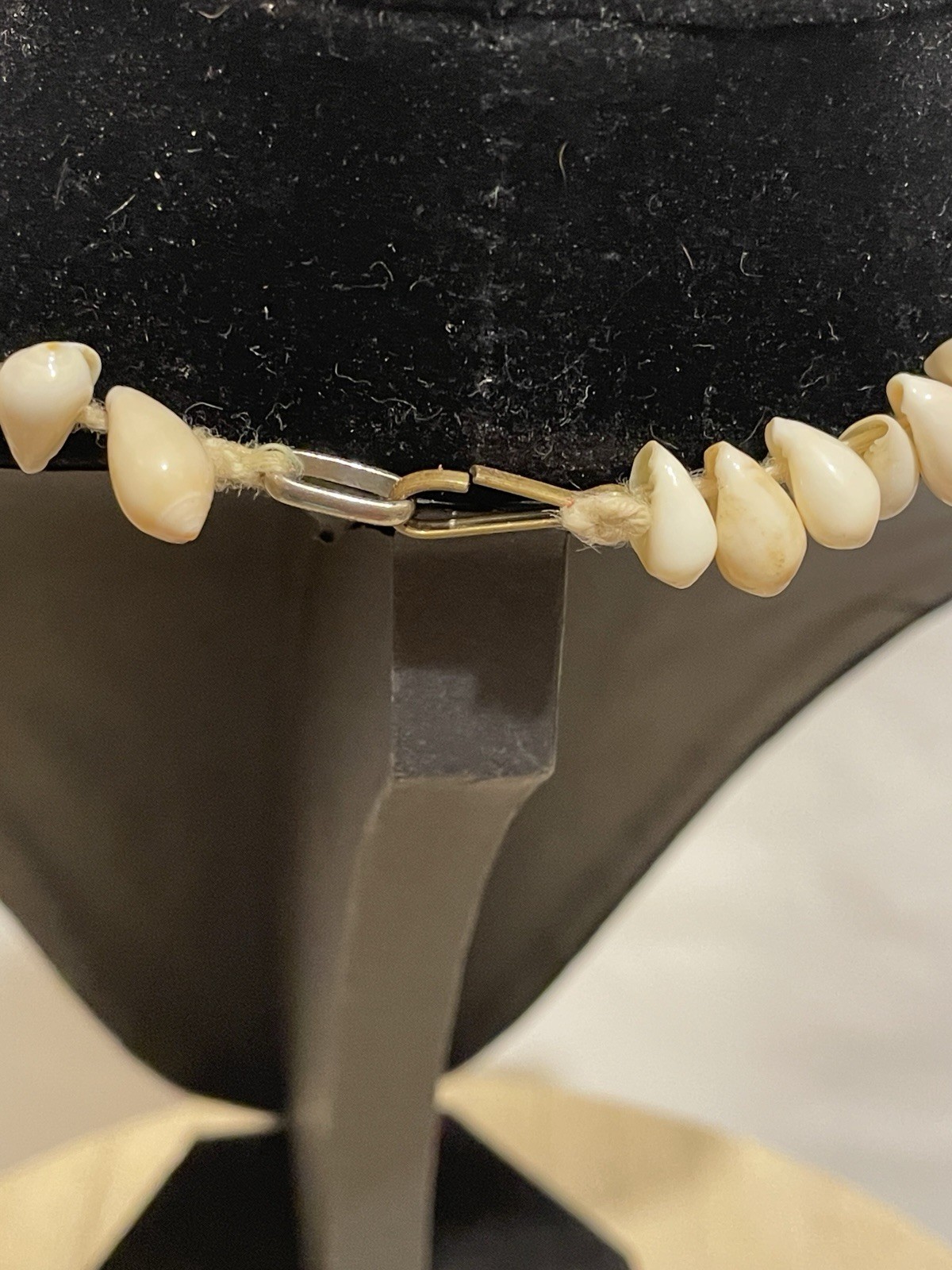 Vintage Real Hawaiian Whole Puka Shell Lei Choker Necklace 15″ Concha Pukka