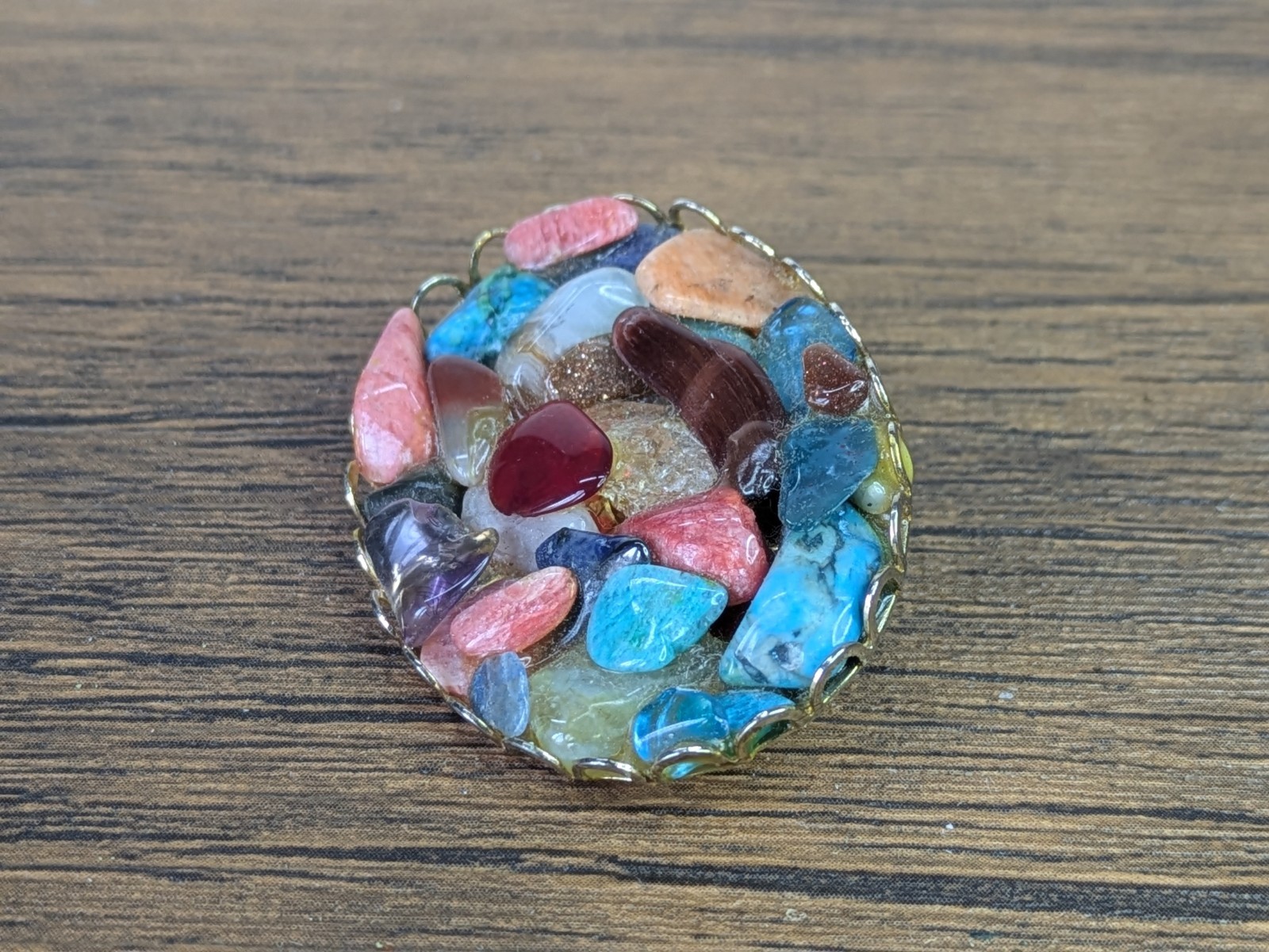 Vintage – 1⅝” Metal Pinback Brooch, Small Colorful Ocean Stones Set in Resin