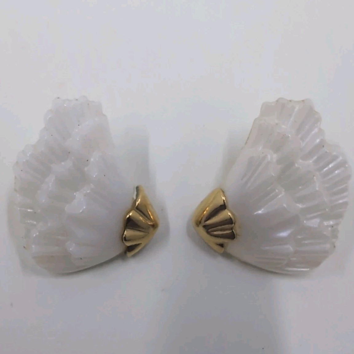 Vintage Avon Earrings Oyster Shell Pattern White Acrylic And Goldtone 1980s Mint