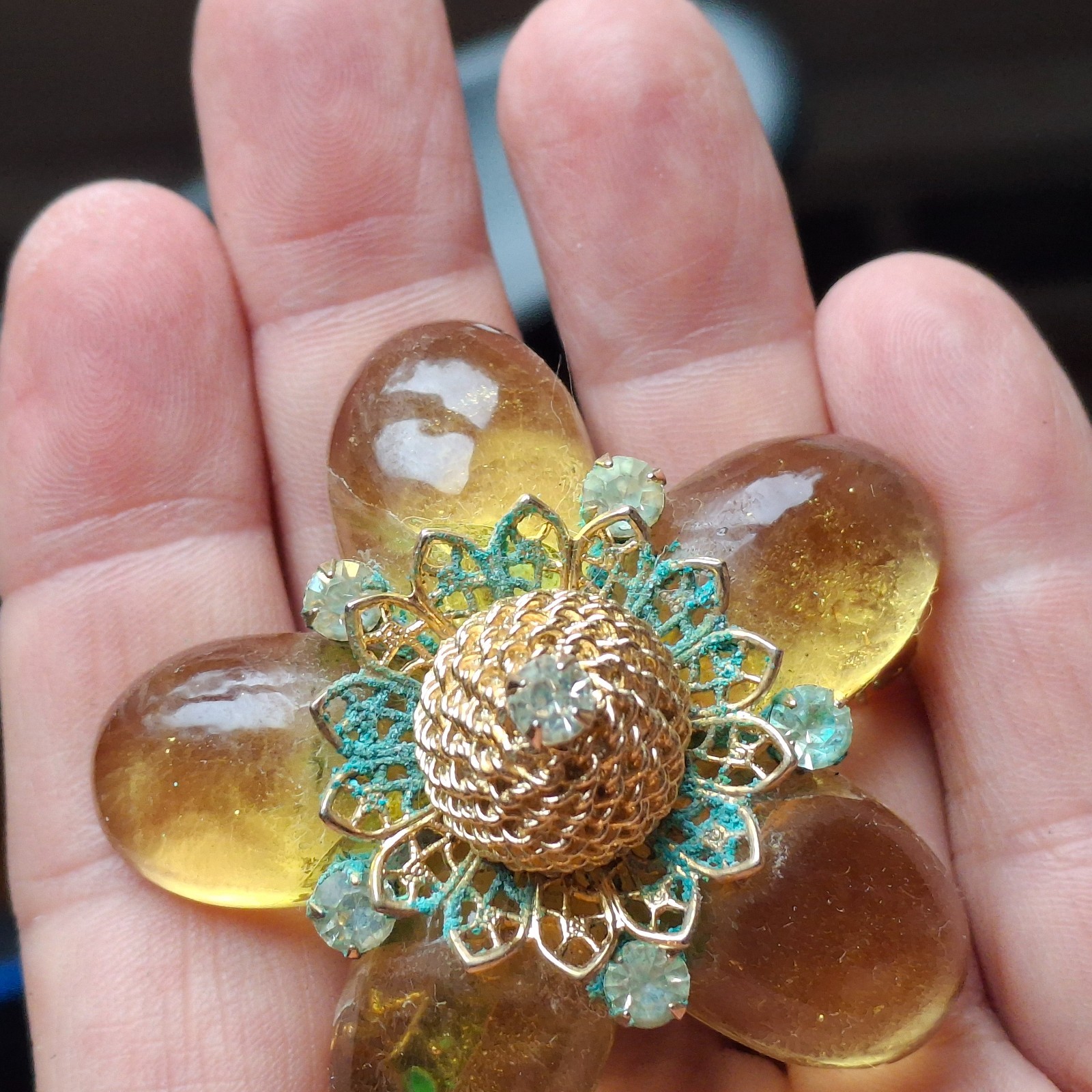 Coro Vintage Mid Century Lucite Daisy Flower Brooch Pin Clear Acrylic Jewelry