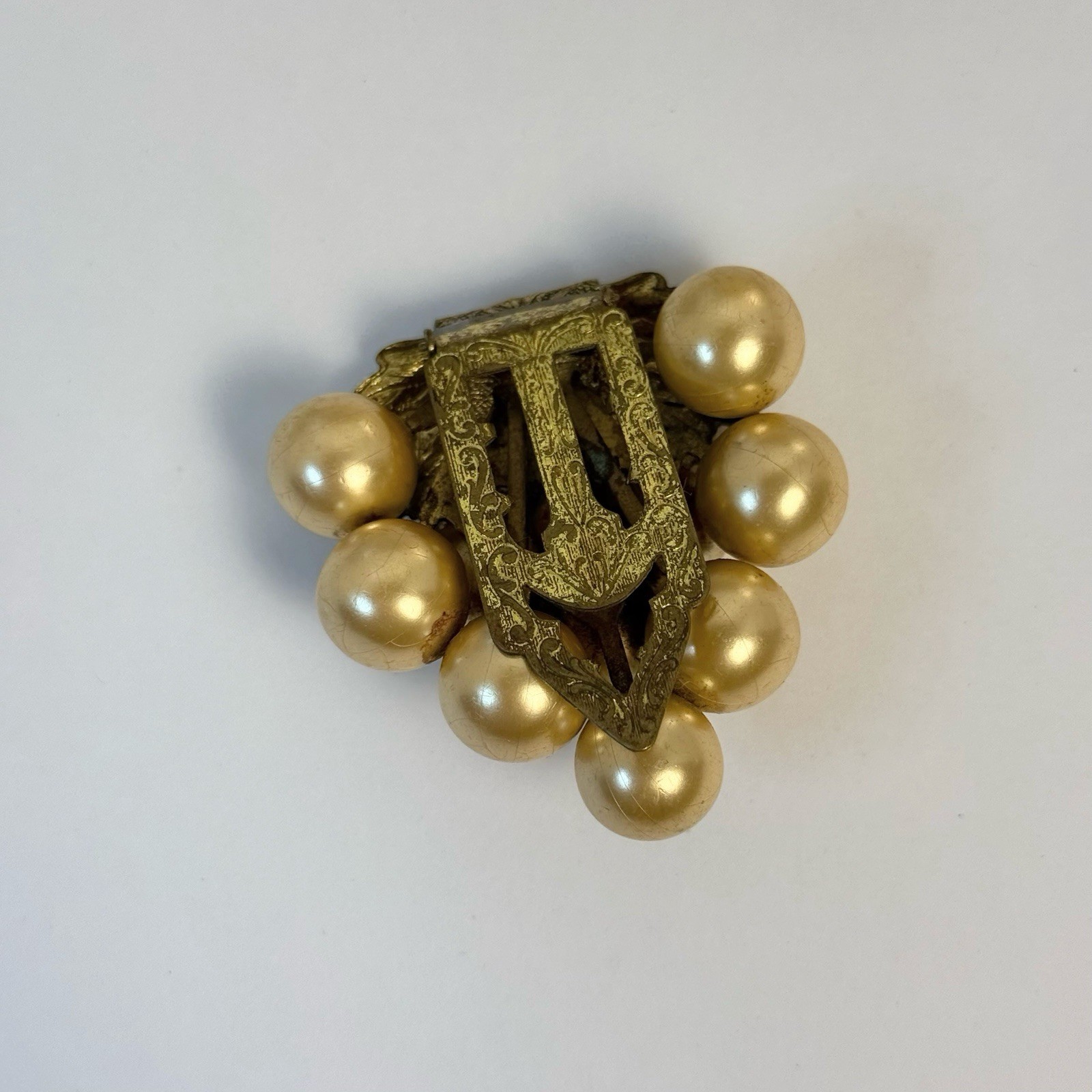 Vintage Gold Tone Bunch Of Grapes Dress Scarf Clip Collectible 2in 0092