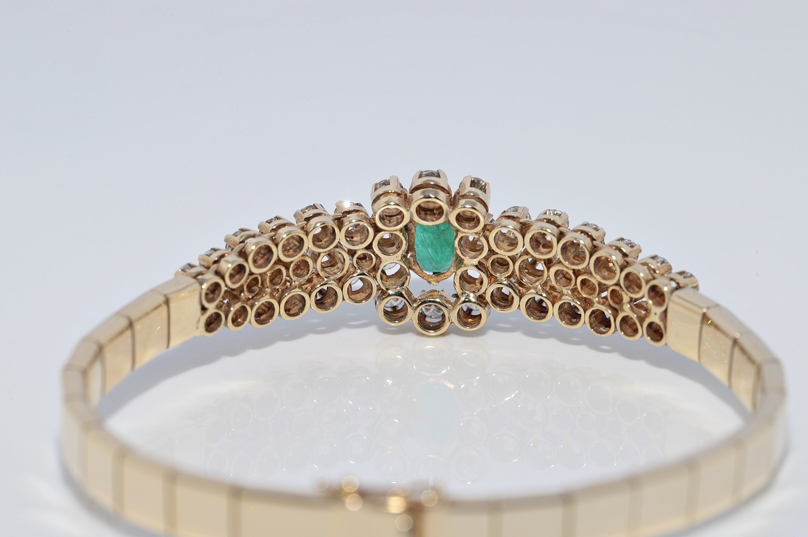 Vintage Circa 1980s 18k Gold Natural Diamond And Oval Cut Emerald Bracelet
