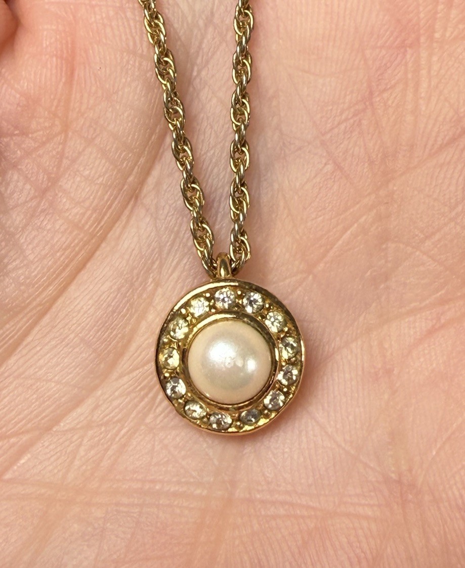 VTG Christian Dior Gold Tone Faux Pearl Rhinestones Halo Pendant 15-17” Necklace