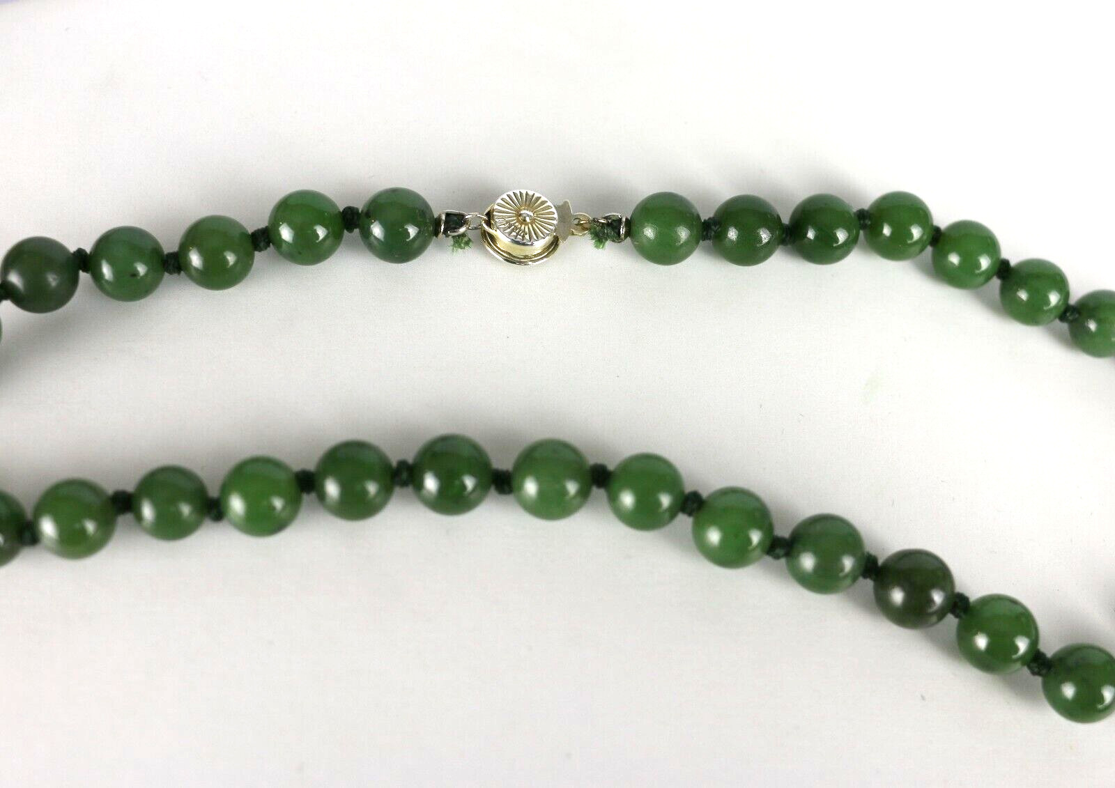 LOVELY VINTAGE SILVER CLASP 8MM GREEN JADE BEAD NECKLACE 17.5″ LONG
