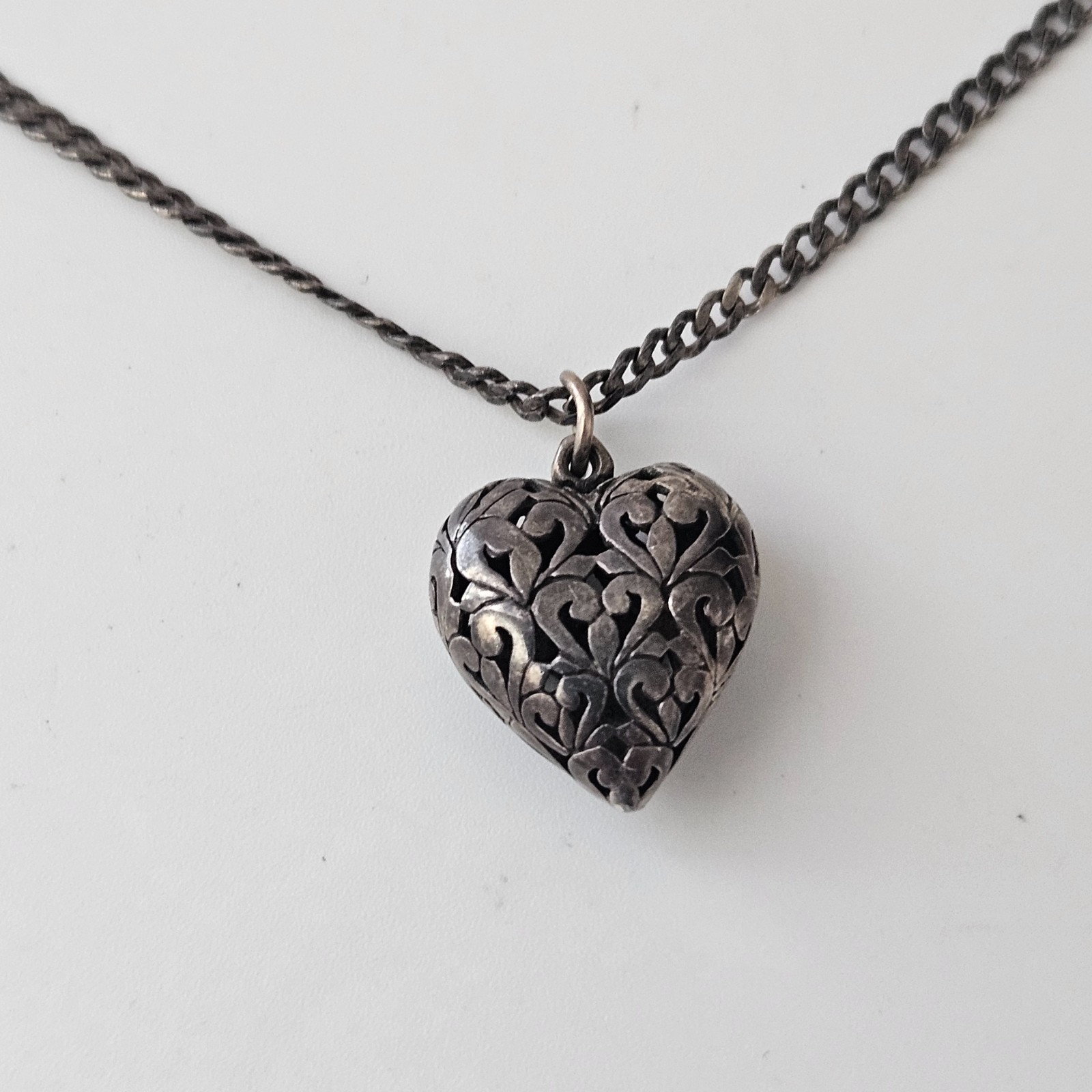 Vintage Sterling Silver Puff Heart Pendant Necklace Filagree Scroll 16″
