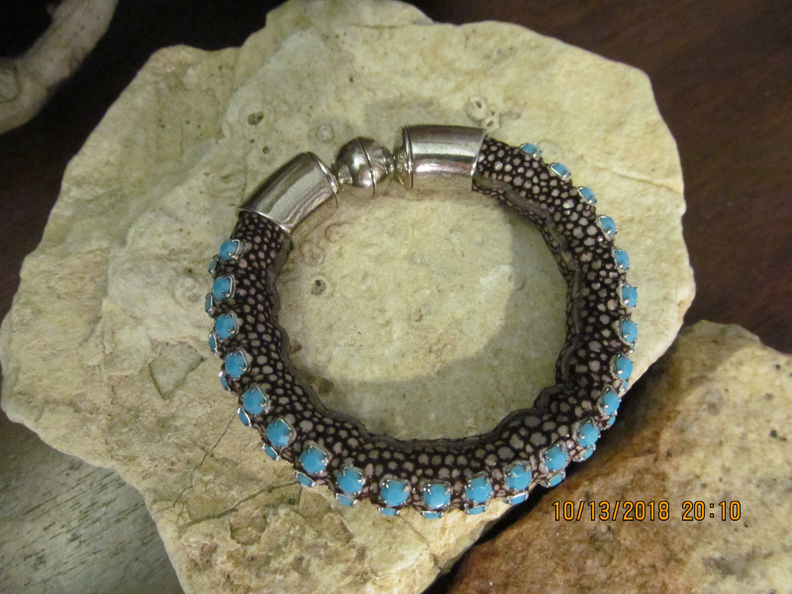 HENRI BENDEL Silver Prong set Faux Turquoise Rhinestone Magnet clasp Bracelet