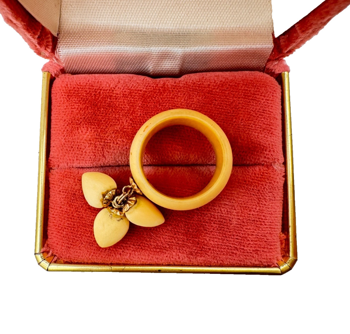 14K SOLID YELLOW GOLD ANTQ VICTORIAN CARVED GORGEOUS RING S5 LOVE UNITY 3 HEARTS