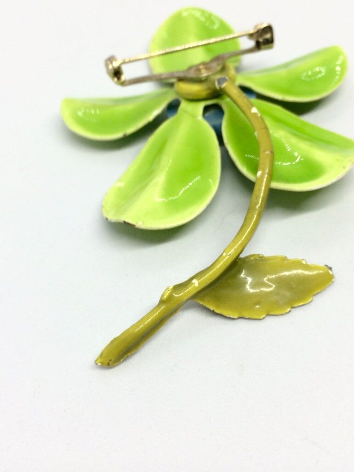 VINTAGE ENAMEL BROOCH Flower Lime Green Blue Molded Plastic Mod Pop Art 60s