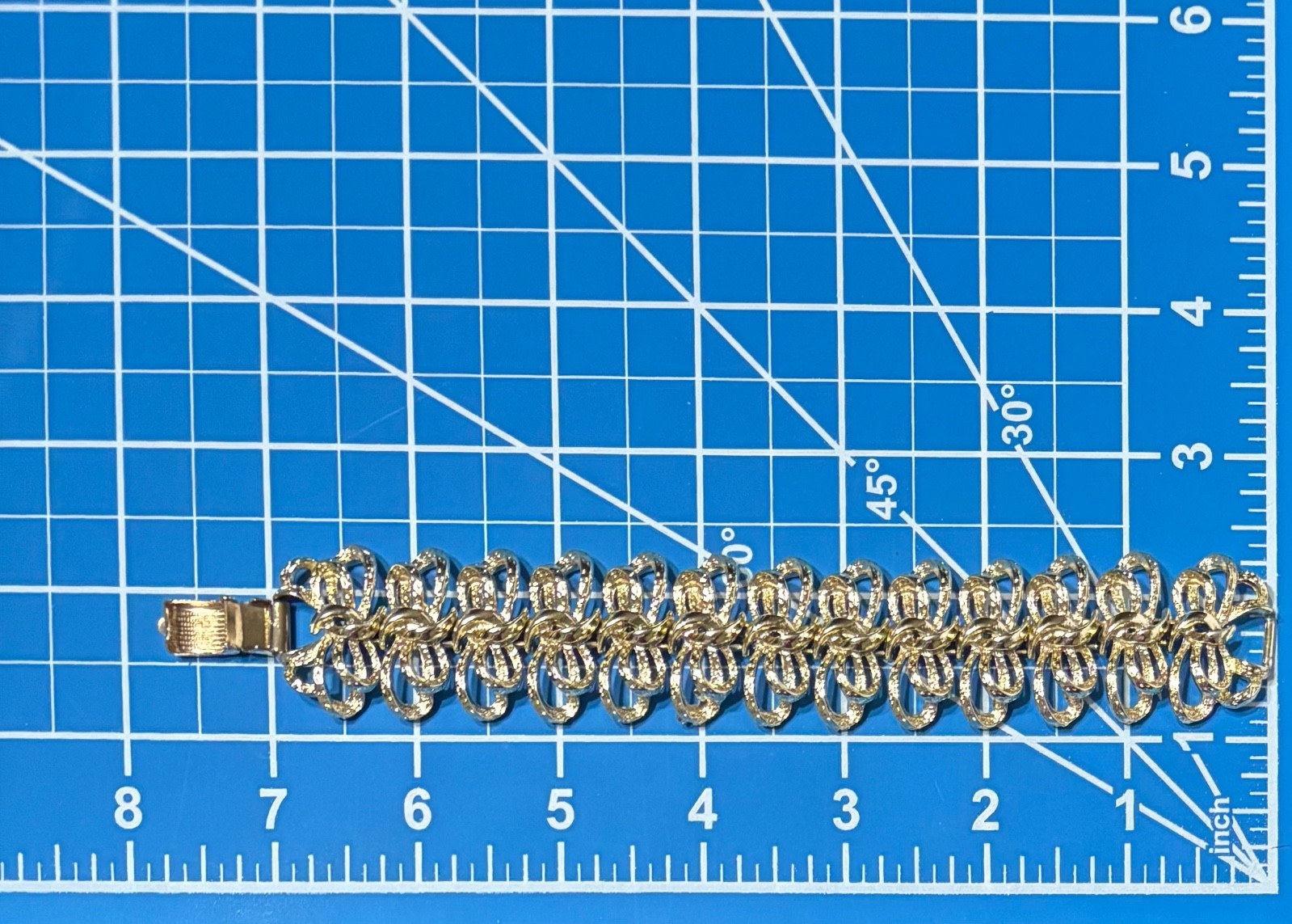 Coro Pegasus Bracelet Vtg Gold Tone Textured Bows Ribbons Design Approx 7 Inches