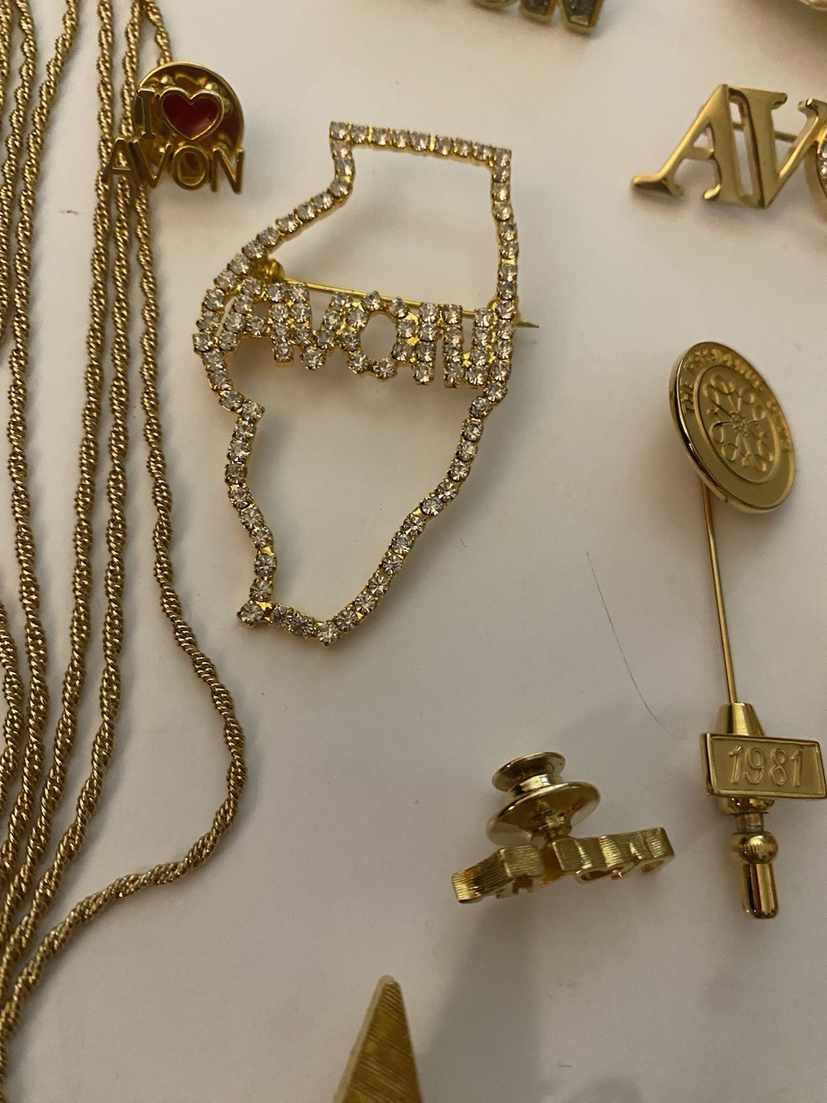 Lot Of 26 Vintage Avon & Avon Representative Awards Brooches Pins Pendant