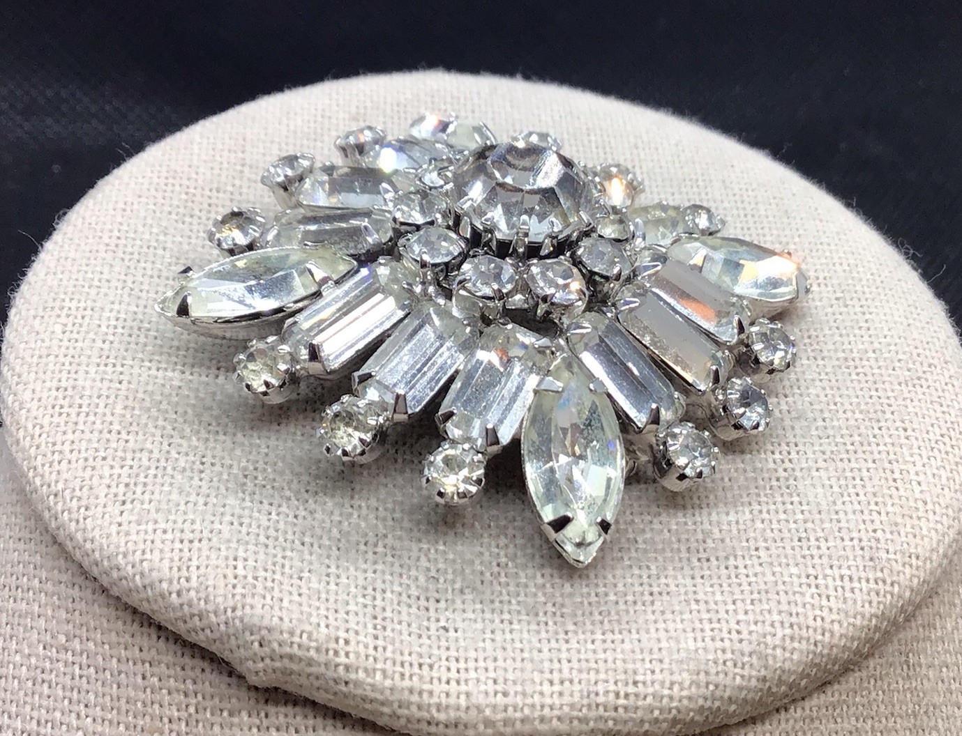 Vintage Silver Tone Costume Large Clear Glass & Clear Rhinestone Pin H331
