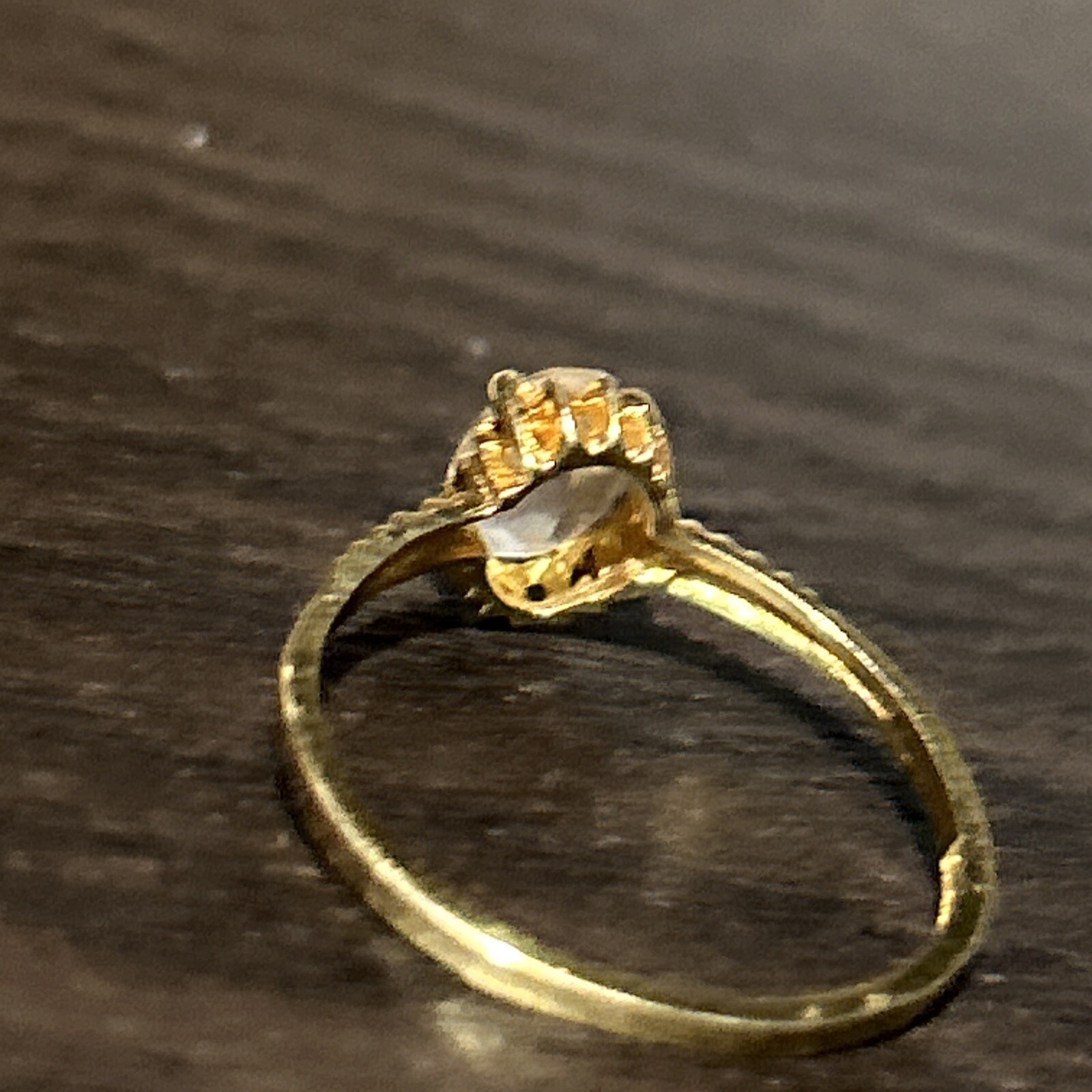 Vintage Signed BDA 10k SOLID Gold Ribbed Sides Ring Paste Clear Stone Size 5.75