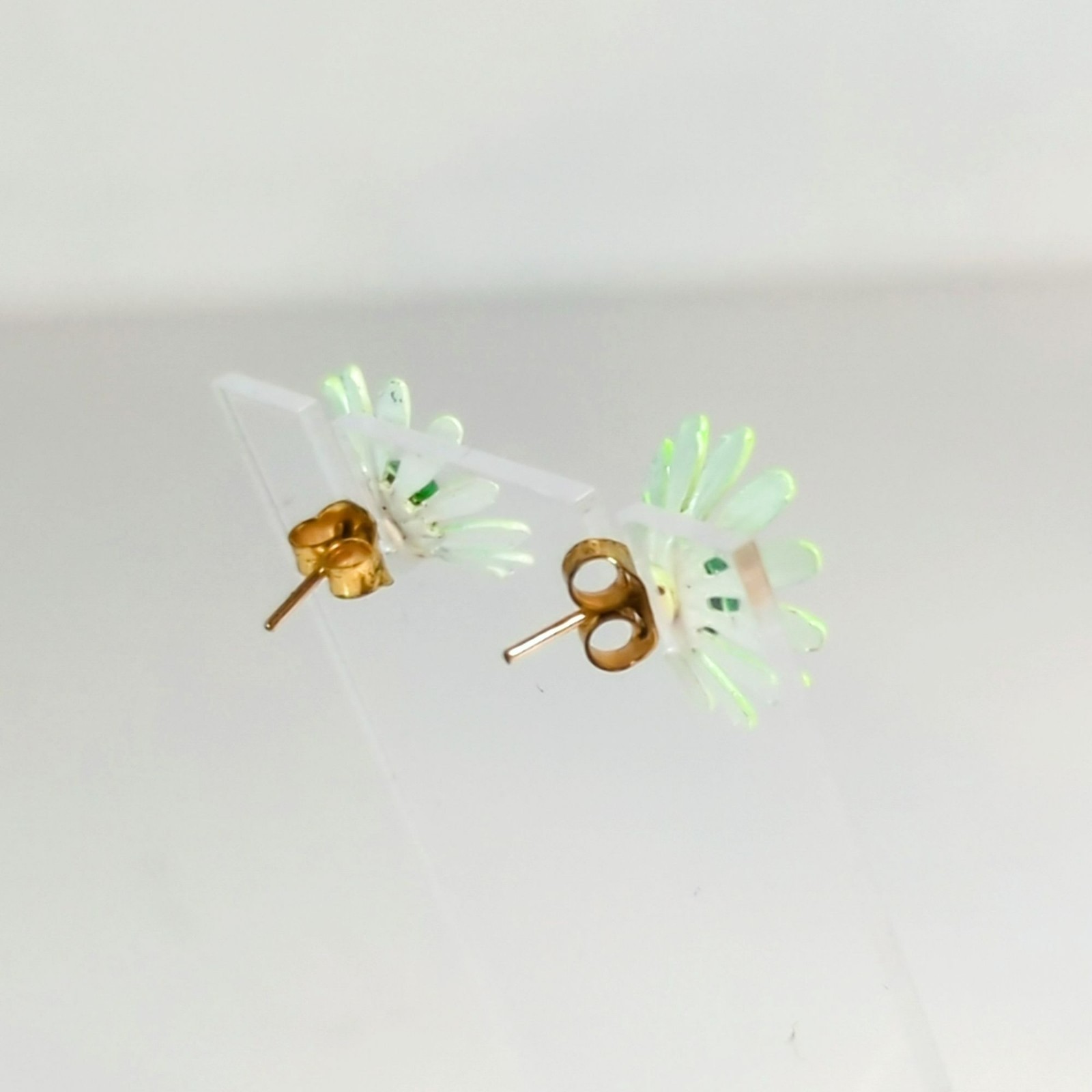 Vintage Green Daisy Flower Stud Earrings With Enamel Finish & Gold-Tone Backs