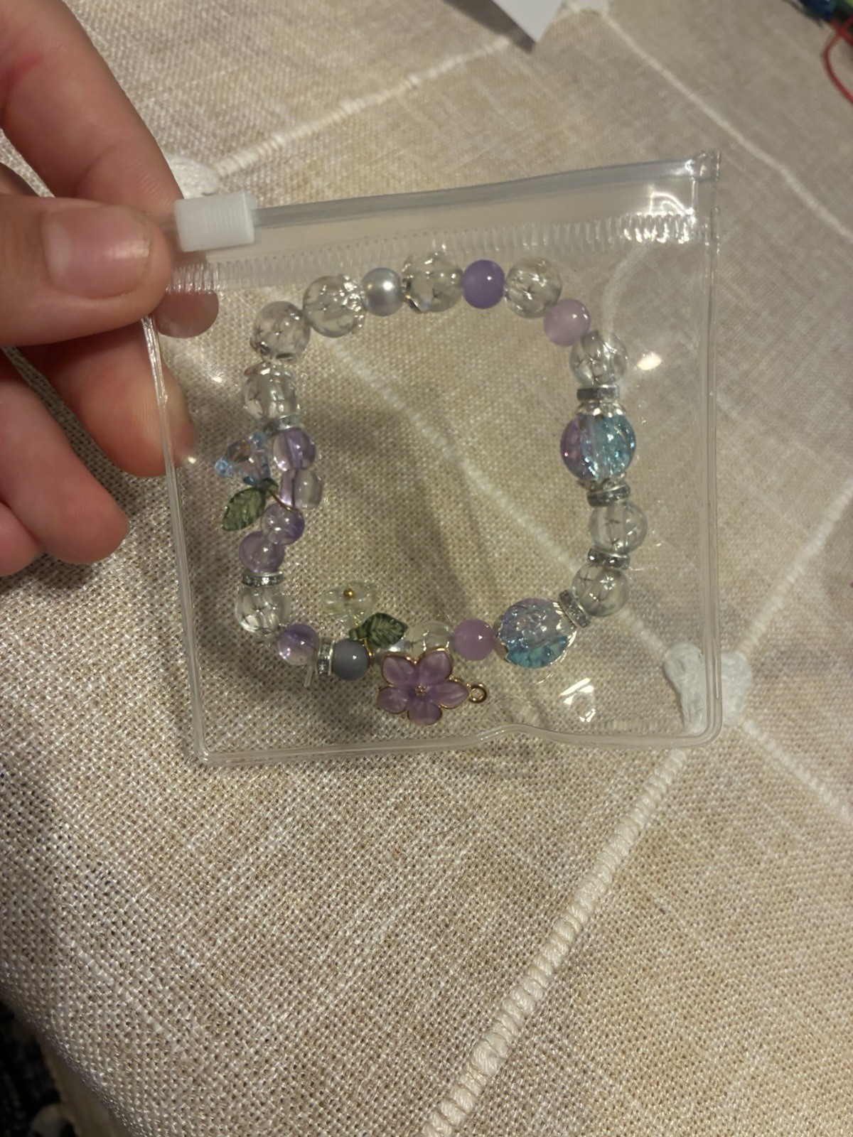 High-quality glass like beads Silver pearls, a dreamy combination. No filters.