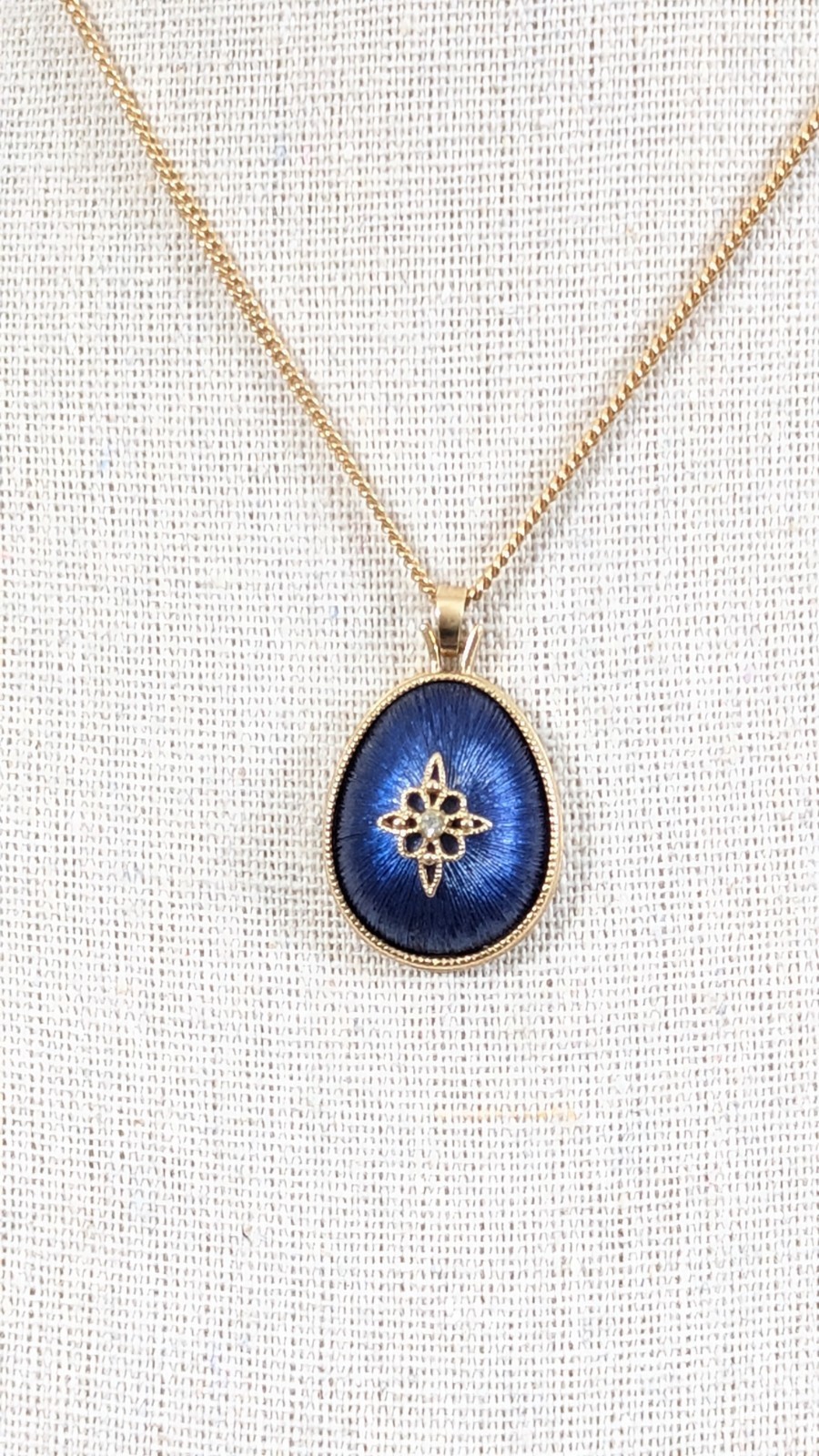 Avon Blue Egg Shaped Pendant Necklace 17.5 In