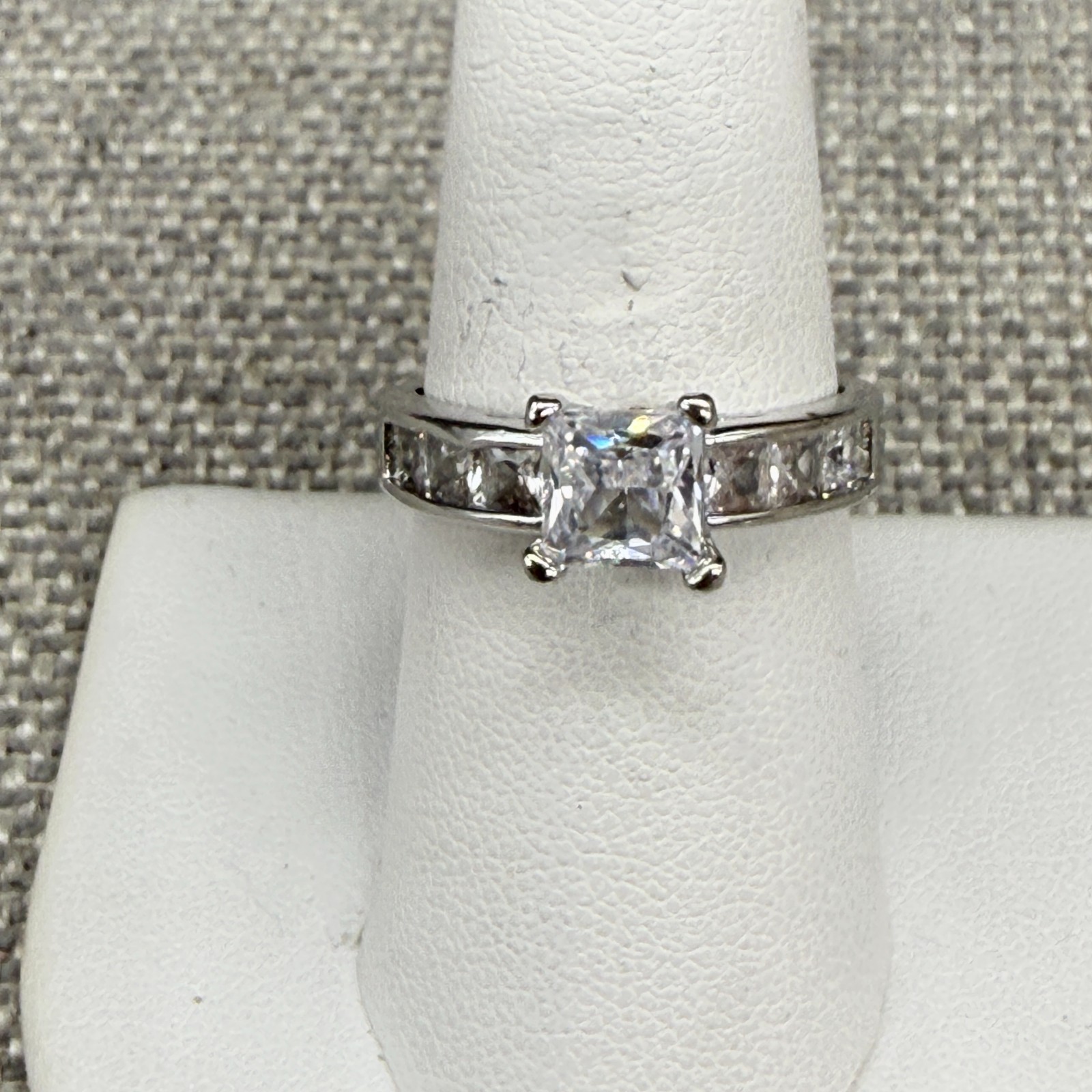 Vintage Ring Silver Tone Inset Clear Stones Crystal Square Center Stone Size 8