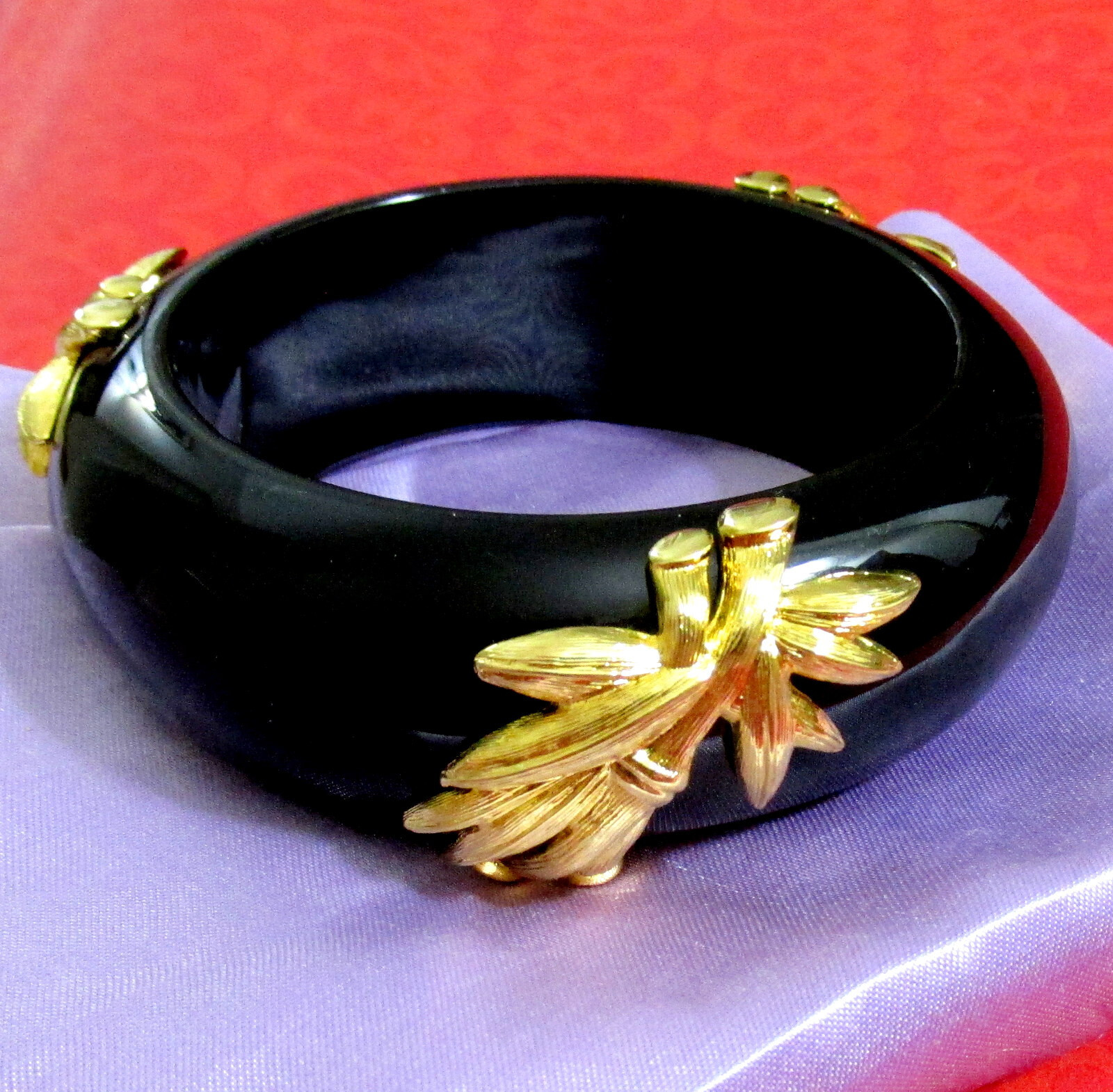 VTG RARE RUNWAY MONET BLACK LUCITE GILT BAMBOO LEAF SOLID WIDE BRACELET BANGLE