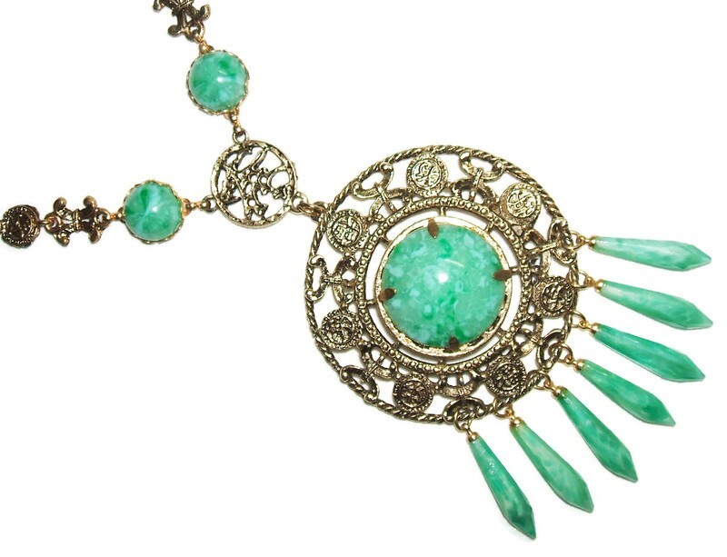 Vintage GOLDETTE GREEN PEKING GLASS ASIAN Influence NECKLACE Please READ Pics