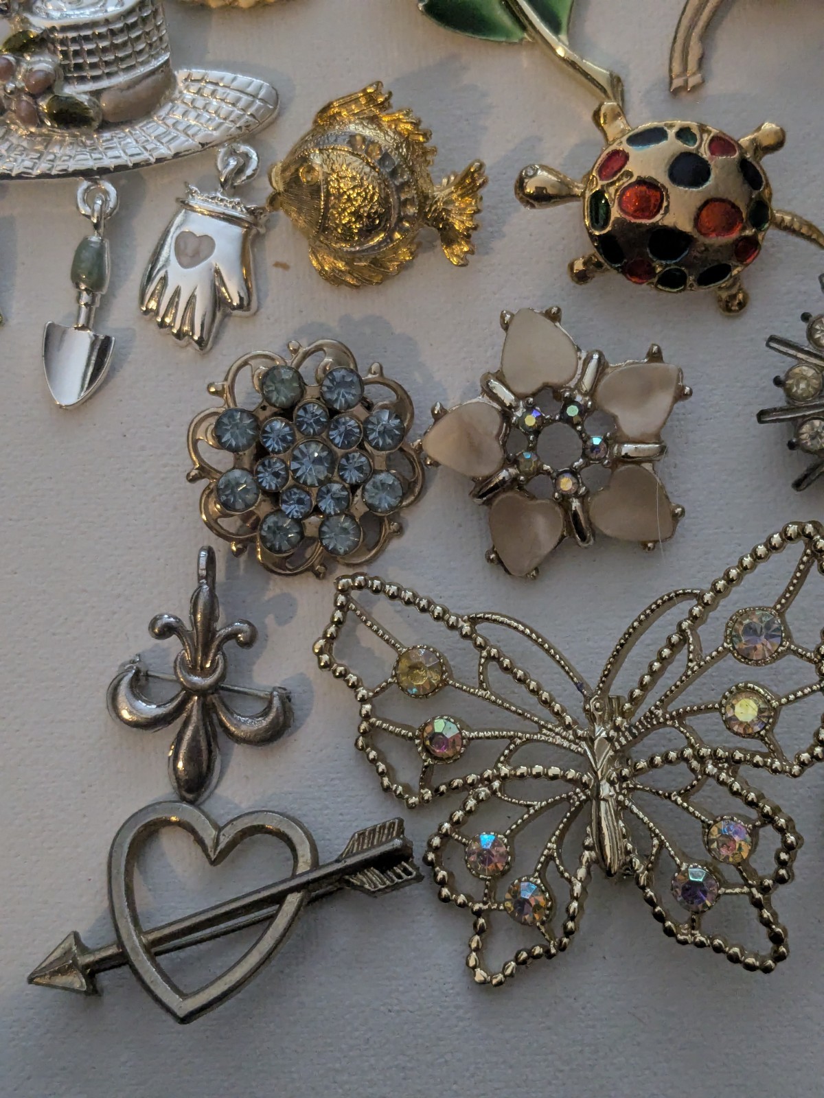 20+ vintage pins, hearts, butterfly,flowers & more