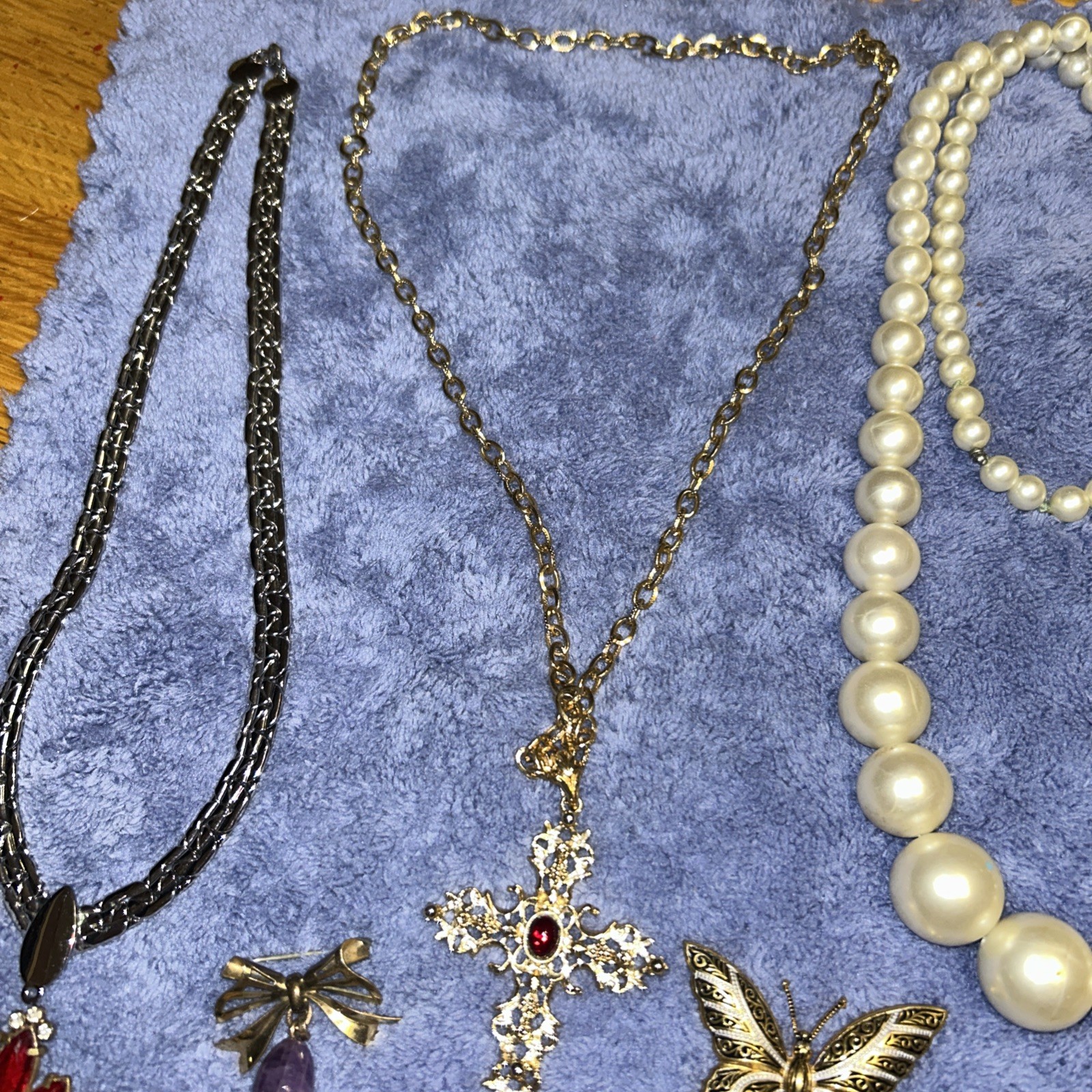 Lot 15 Pieces Modern to Vintage Fashion Jewelry in New Condition