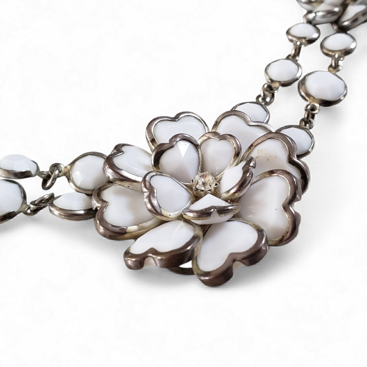 Vintage White Faceted Lucite Flower Rhinestone Necklace Silver Tone