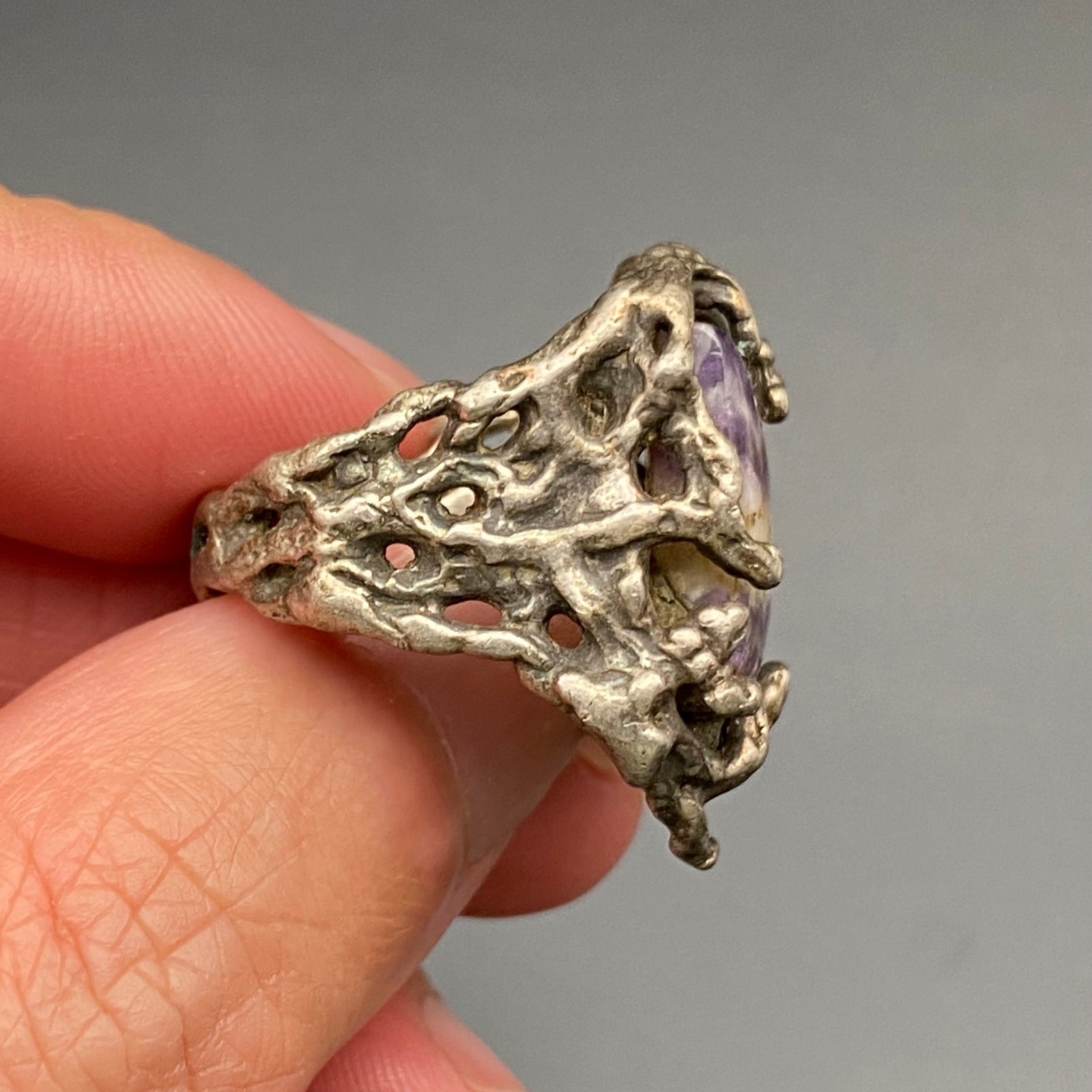 Vintage Brutalist Purple Chevron Amethyst Stone Silver Ring Size 5.5