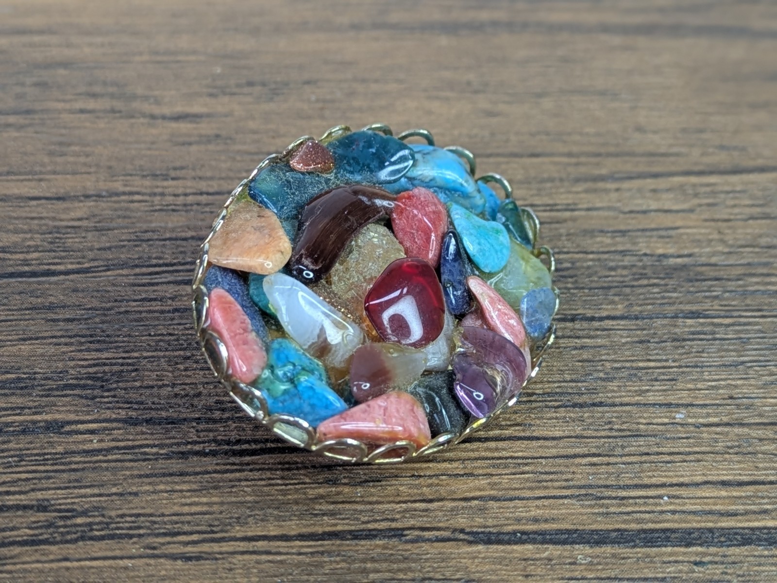 Vintage – 1⅝” Metal Pinback Brooch, Small Colorful Ocean Stones Set in Resin