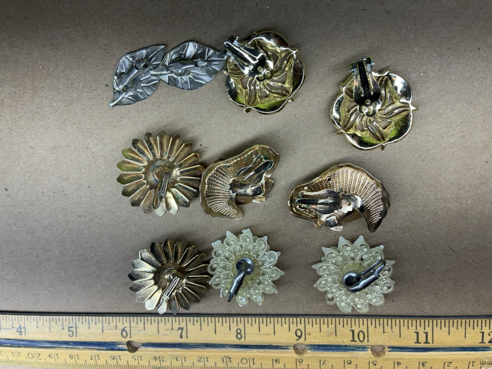 vintage flowers leaves 60’s – 80’s earrings lot brooch