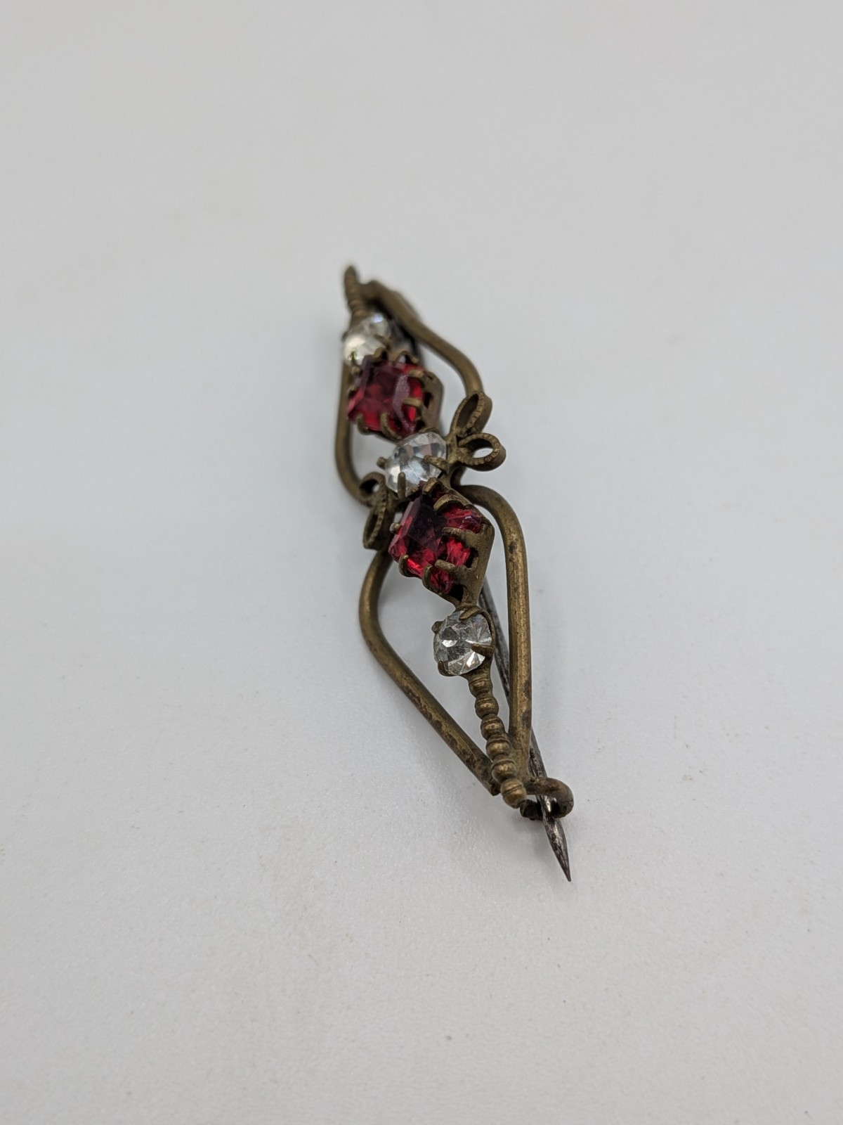 Antique Vintacge Art Deco GOLD RED Clear Rhinestone SMALL Bar BROOCH PIN C Clasp