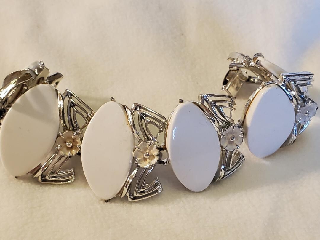 Vintage Thermoset Silver Tone With White Enamel Bracelet