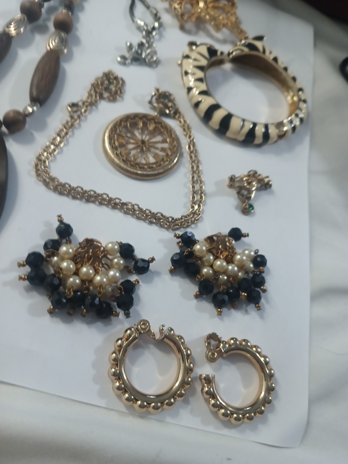 Vintage Mostly Signed Costume Jewelry Lot Necklaces, Bracelets, Earrings, Brooch