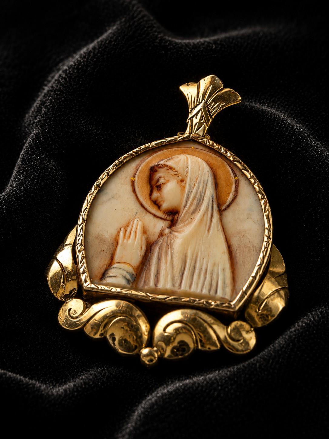 Rare 1930s Art Deco Virgin Mary Pendant 18K Gold Hand Carved Relief