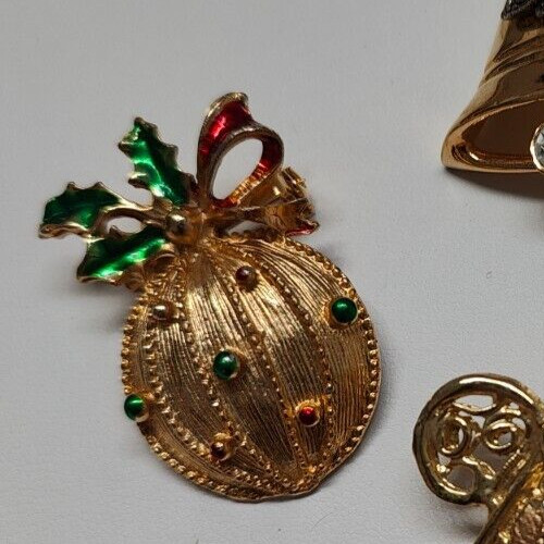 2 Christmas Brooches Lot Gold Tone Sleigh and Ornament Vtg Wearable Collectibles