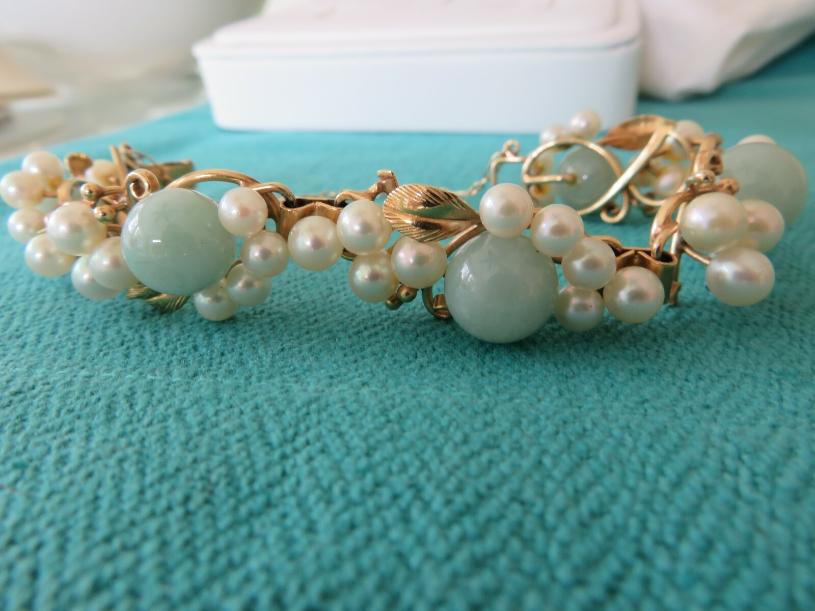 VINTAGE MING’S 14K GOLD 11 MM JADE & 5-6 MM PEARLS 17 MM WIDE BRACELET 7 1/4″