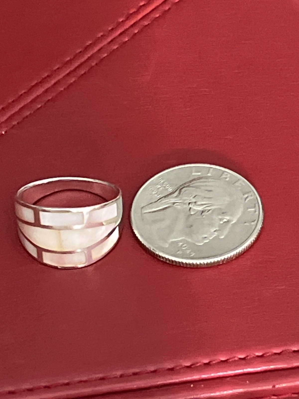 925 sterling silver ring featuring a mother of pearl shell inlay