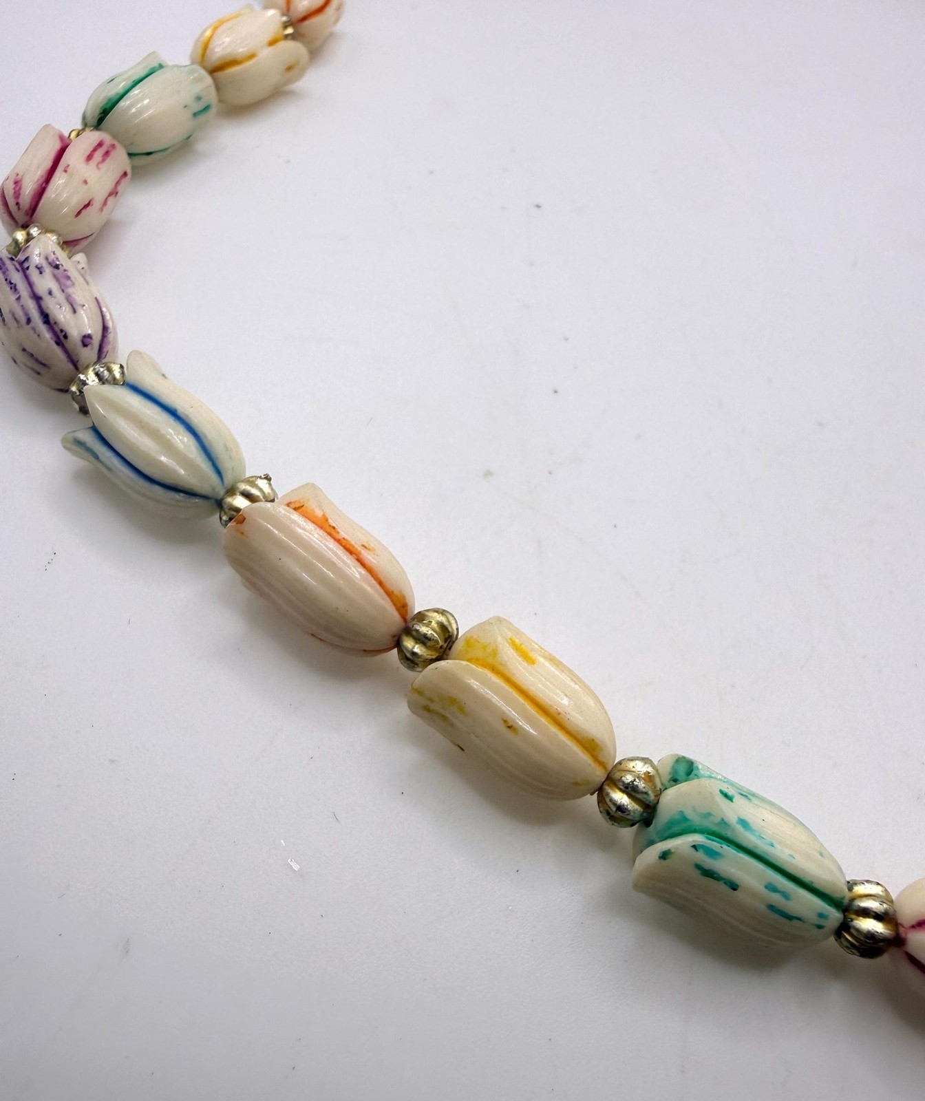 Vintage colorful textured off white acrylic tulip beaded necklace