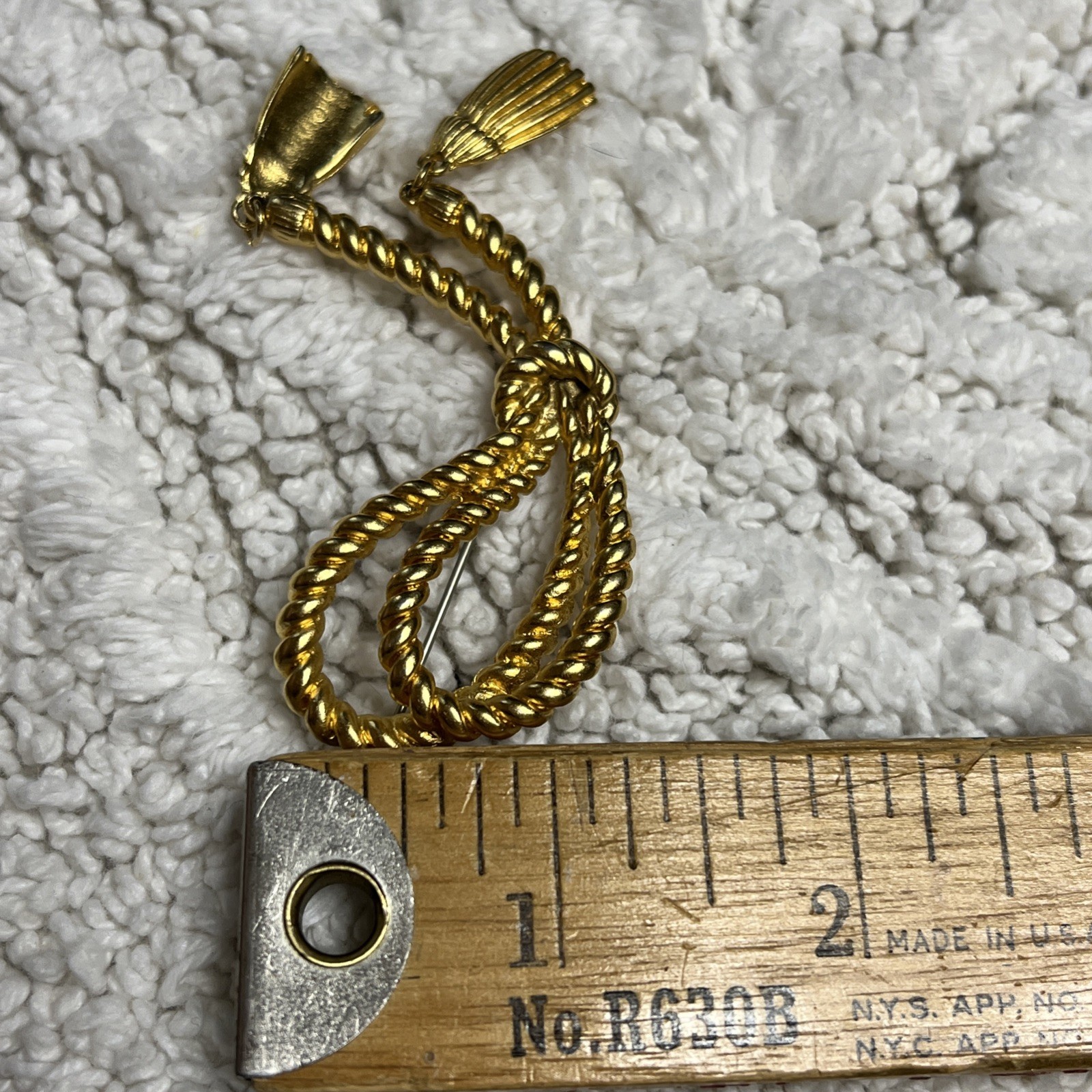 Vintage Avon Decorative Tassel Pin Brooch Gold Tone Knotted Rope Unsigned
