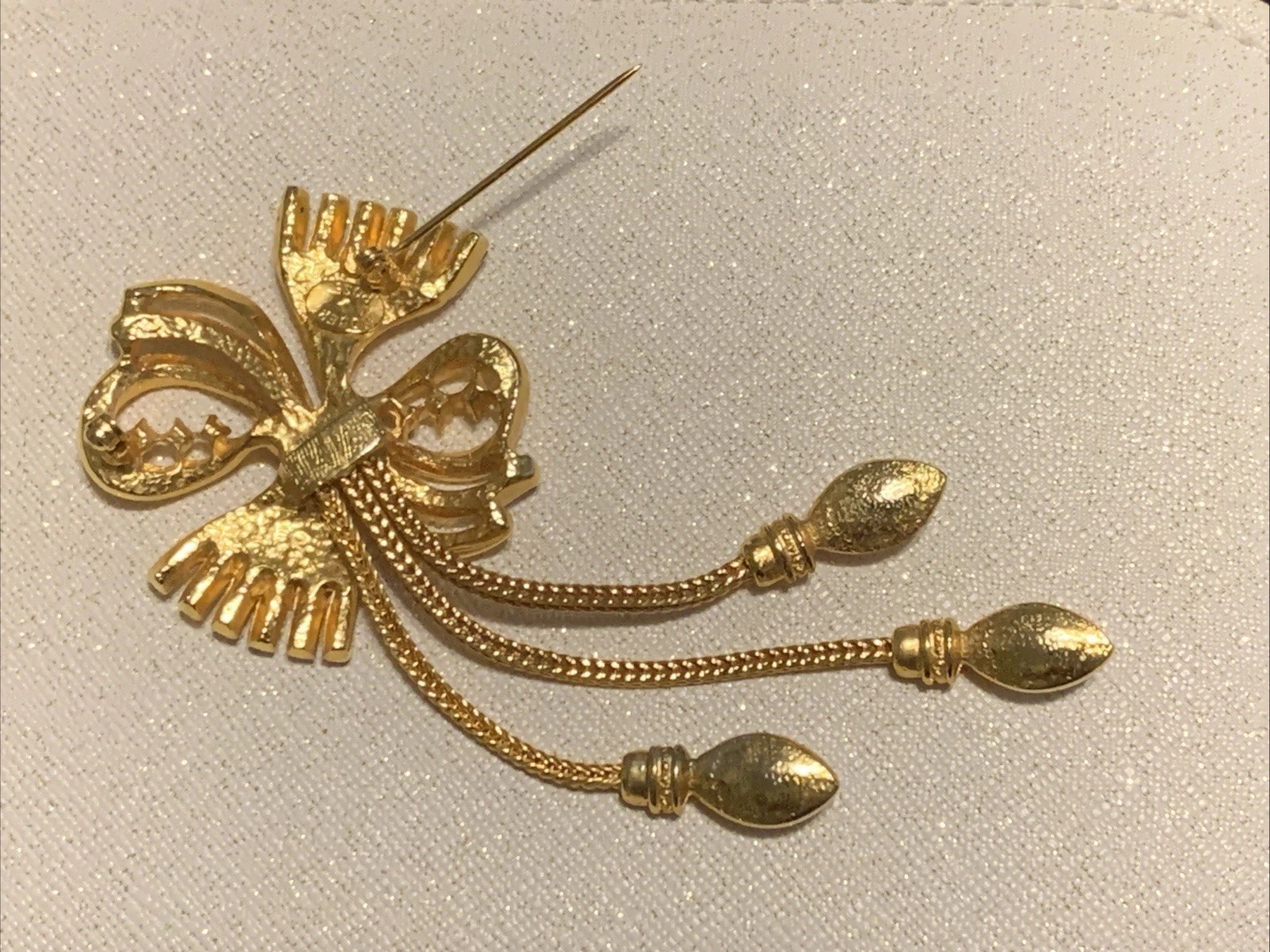 COCO VTG_Robert Rose Bow 4” Brooch Dangle Tassels Clear Rhinestones Baguettes