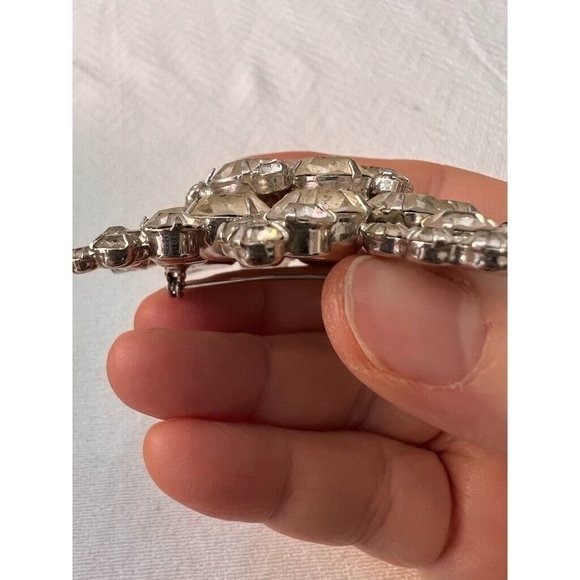 Vtg 3″D Brooch Clear Cut Crystals Silver Tone Beauty Flower Pin Clear Crystal