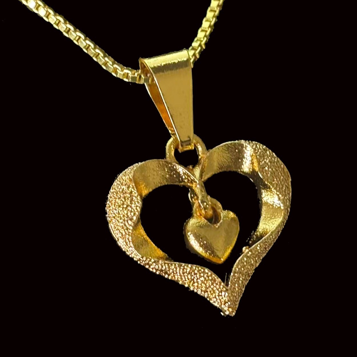 Vintage Heart Golden Pendant Necklace Gold-plated (NOT SURE) marked ‘999’
