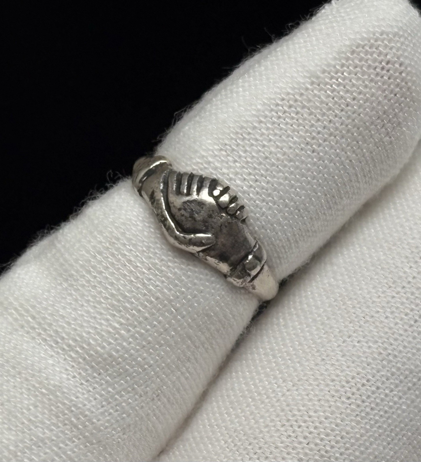 VINTAGE 925 STERLING SILVER FRIENDSHIP HANDSHAKE RING SIZE 4.25