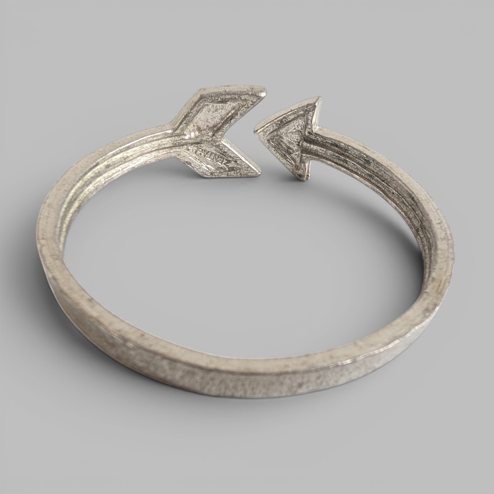 Robert Zentall Hammered Pewter Arrow Bangle Bracelet Adjustable Vintage