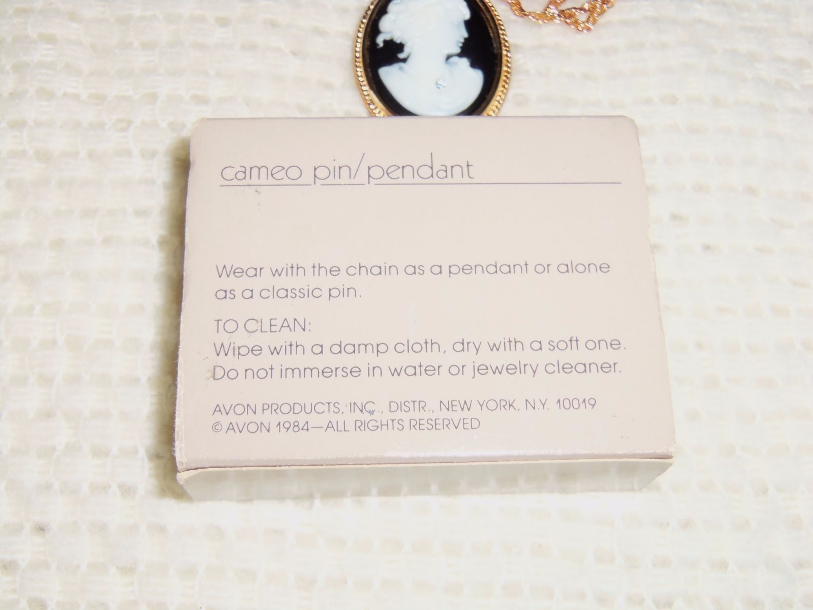 NEW Vintage 1984 AVON White in Black Cameo Pin / Pendant Chain Necklace 23.5”