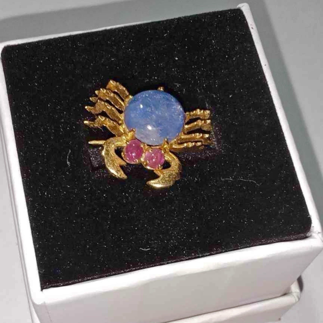 Vintage Jelly Belly Gold Plated Star Sapphire Ruby Eyes Crab C Clasp Pin Brooch