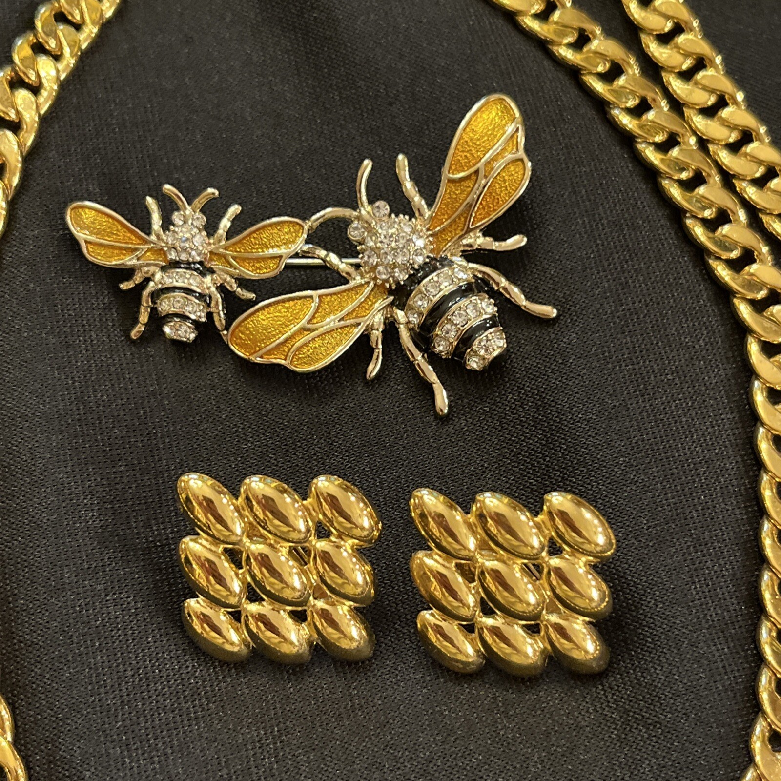 Vintage Napier Long Gold Tone Chain Double Bee Brooch & Clip On Earrings Set