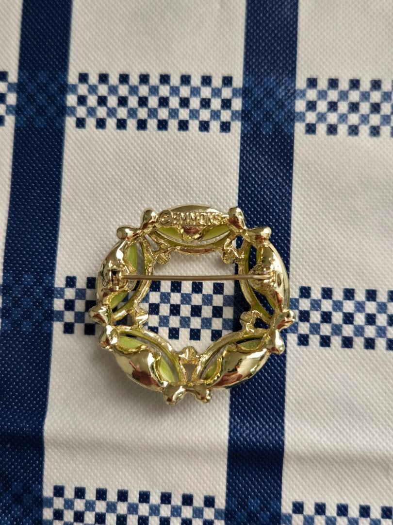 Vintage 1950’s Retro Emmons Gold Tone Green Cabochon Circle Wreath Brooch /Pin