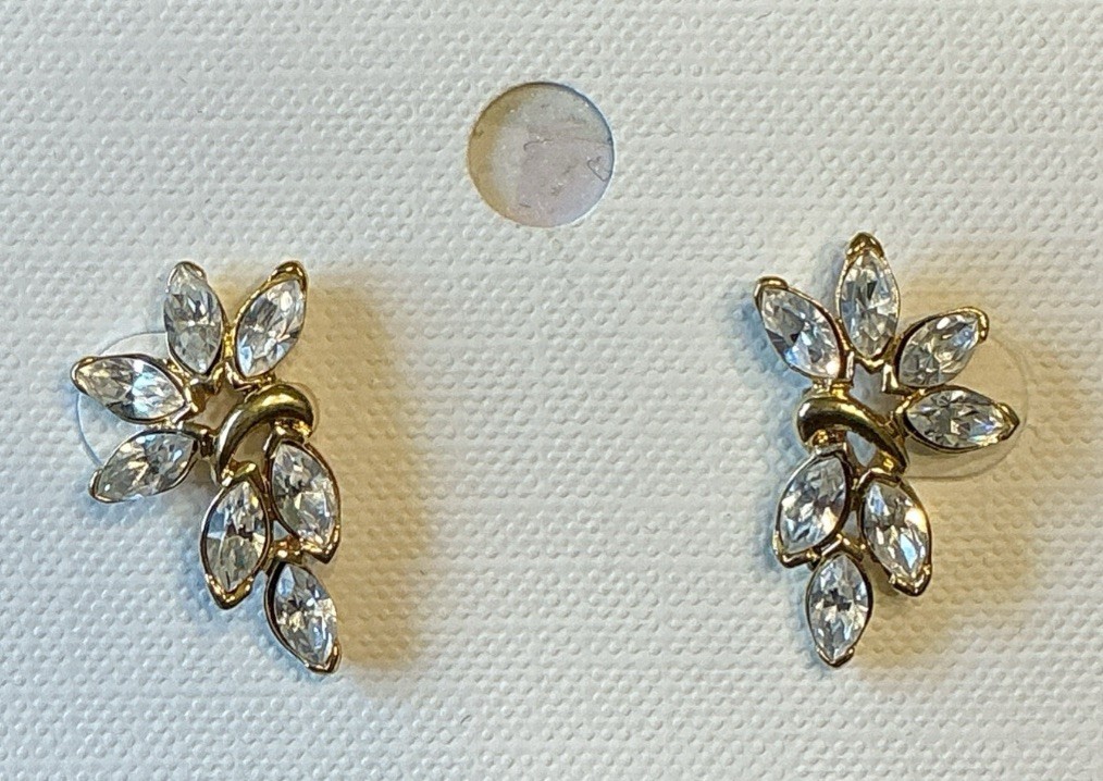 Beautiful Gold tone Earrings – 1” Long