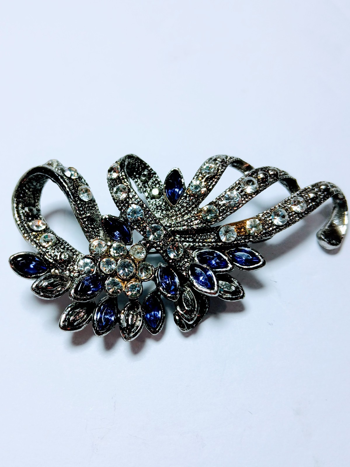 Vintage Floral Ribbon Brooch Pot Metal Pin Rhinestone Violet Blue Silver Tone